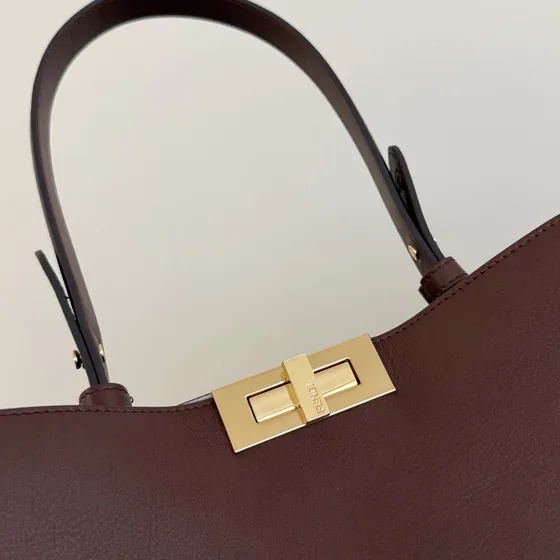 Fendi Clasp Medium Burgunder Tophåndtak