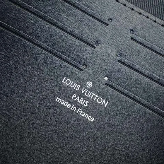 Louis Vuitton Pochette Voyage Azul marino Taiga everyday