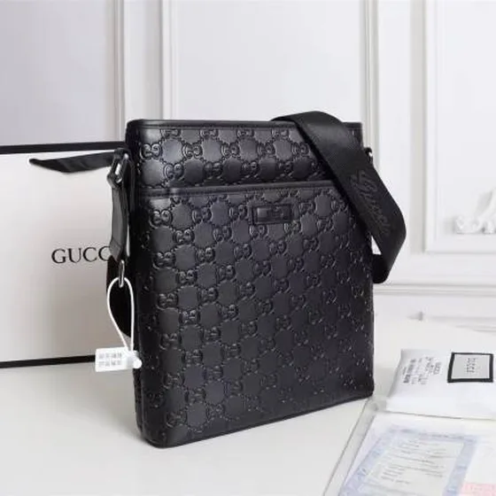 Gucci messenger Noir 24x27x6cm