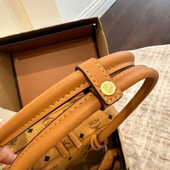 MCM Aren Boston Bag Cognac Верхняя ручка