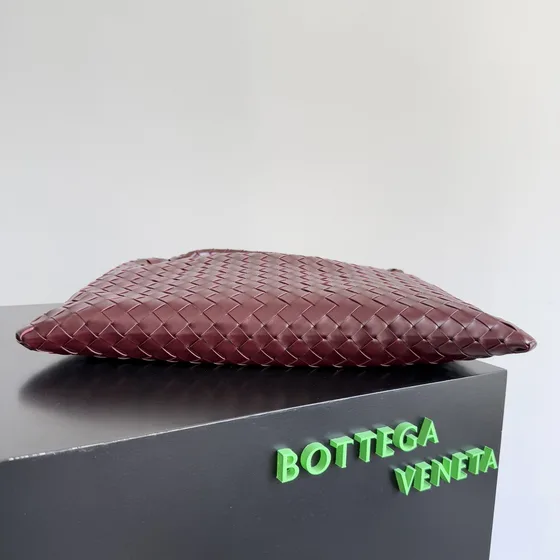 Bottega Veneta Small Hop Shoulder Bag Merah anggur Shoulder Bag