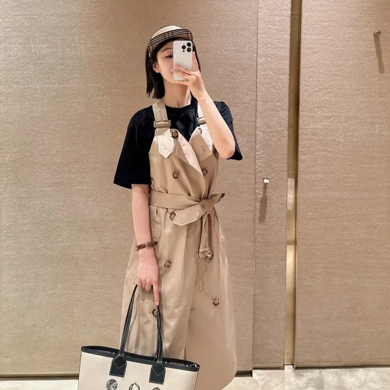 Burberry Reversible Tote สีครีม/Archive สีครีม Check Tote Bag