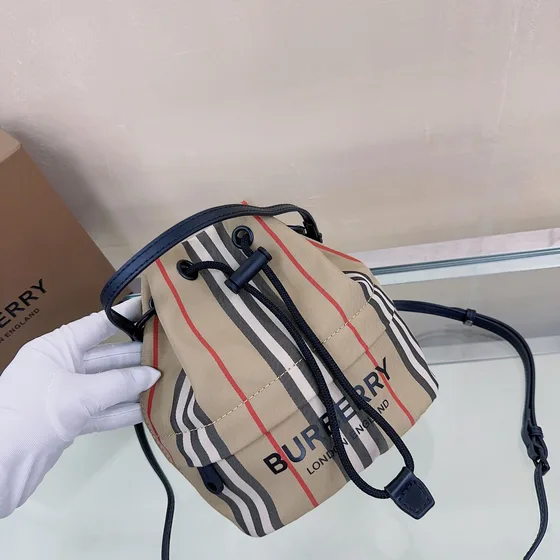 Burberry Icon Stripe Print Drawstring Etui Beige Crossbody