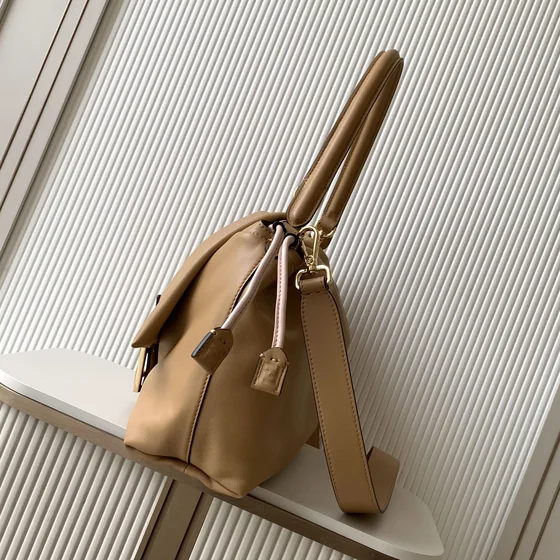 Fendi Mamma Baguette Large Beige Axelväska
