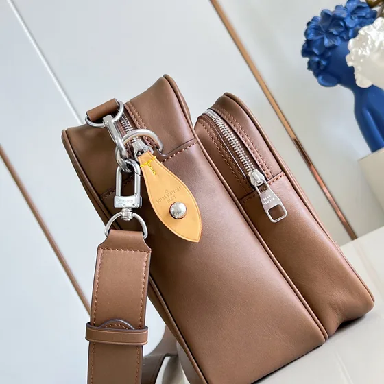 Louis Vuitton New Messenger Marrom 37x26x19cm Crossbody
