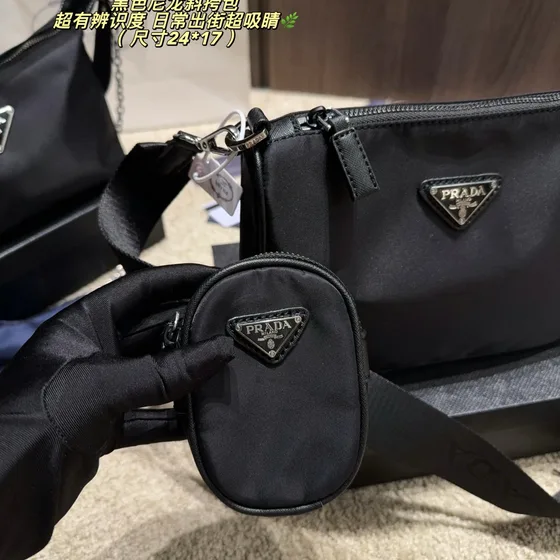 Prada نايلون Crossbody Bag أسود 24*17 Crossbody