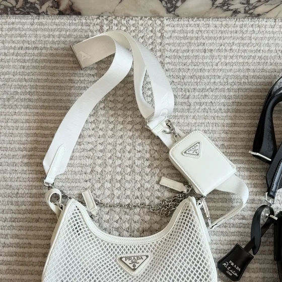 Prada Re-Edition 2005 Shoulder Bag With Pouch Black Shoulder Bag