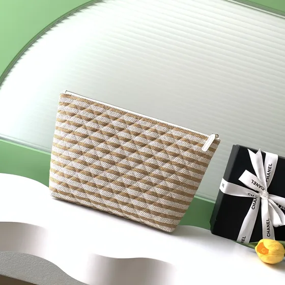 Chanel Classic Quilted Striped Zip Мешочек Бежевый/Белый Клатч