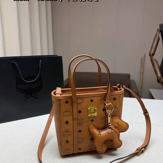 MCM Aren Visetos Tote Cognac 16cm 18cm 26cm Tote Bag
