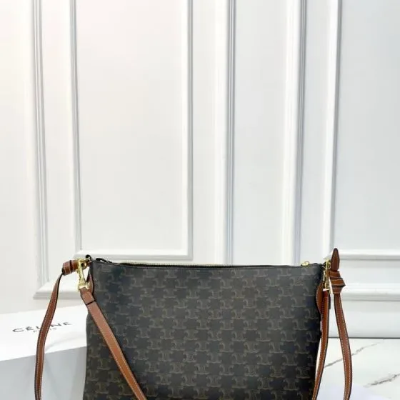 Celine Triomphe Hobo بني Hobo