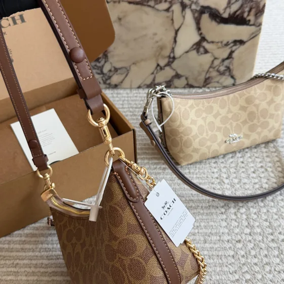Coach Zip Shoulder Bag In Signature قماش Khaki/بني Shoulder Bag
