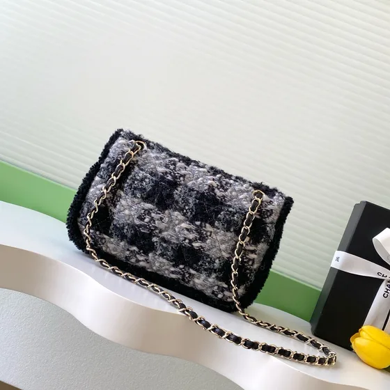 Chanel Classic Flap Svart And Gray Flikväska