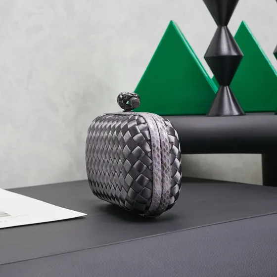 Bottega Veneta Intreccio Knot Клатч Gunmetal Серый Клатч