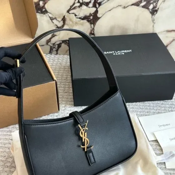 Celine Le 5 7 Black Shoulder Bag