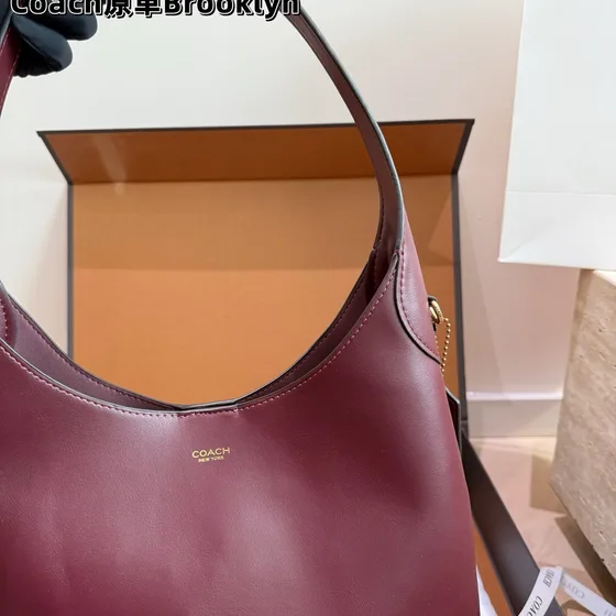 Coach Brooklyn สีเบอร์กันดี Hobo