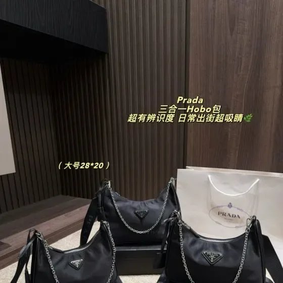Prada Re-Edition 2005 Shoulder Bag 3-In-1 Hobo Black 28 20 cm Hobo