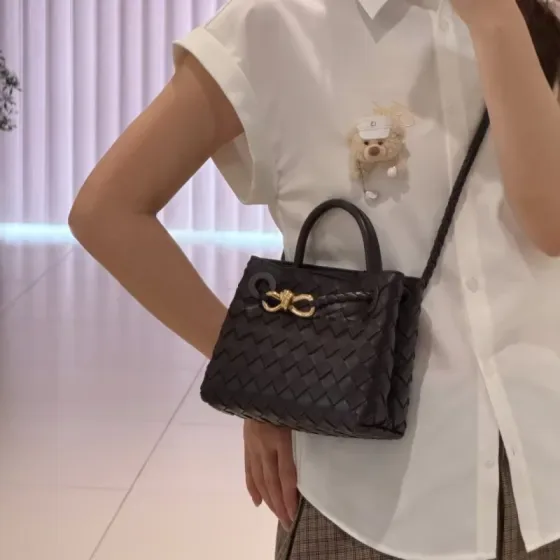 Bottega Veneta Andiamo Top Handle Bag Small Black Top Handle