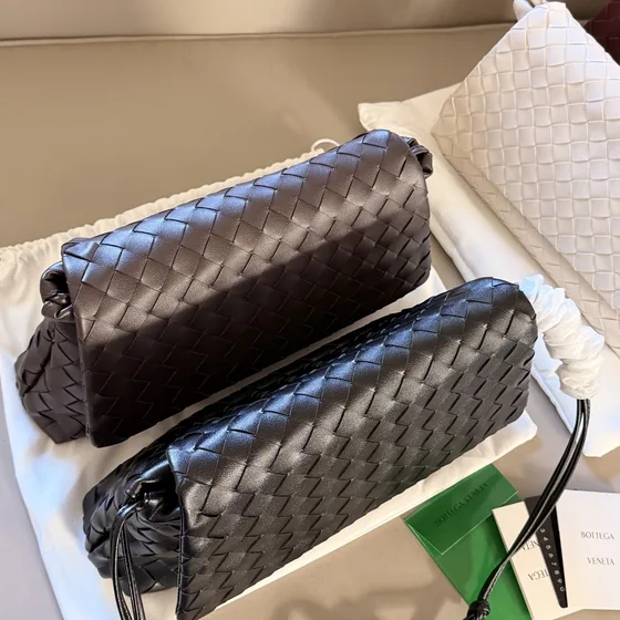 Bottega Veneta Intrecciato Pouch Clutch Hitam/Coklat/Putih/Merah marun Clutch