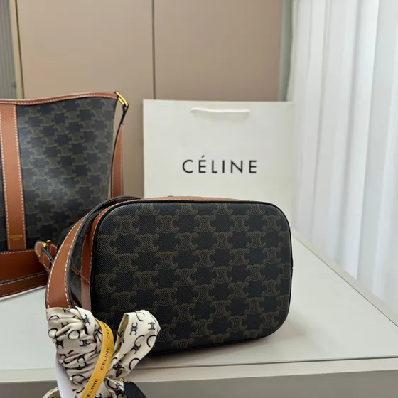 Celine Triomphe Borsa a secchiello Tan/Nero Crossbody