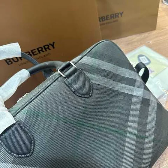 Burberry Pasta Preto Gray Check business