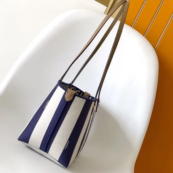 Fendi Roll Large Reversible Tote Putih And Biru dongker Biru Tote Bag