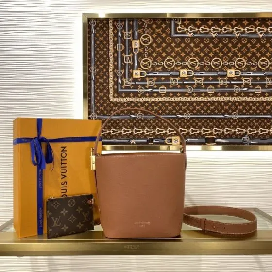 Louis Vuitton Nano pi Bucket Cognac Brown 15cm Crossbody