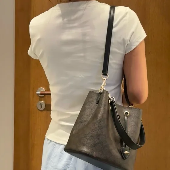 Coach Rowan Sac seau Beige Crossbody