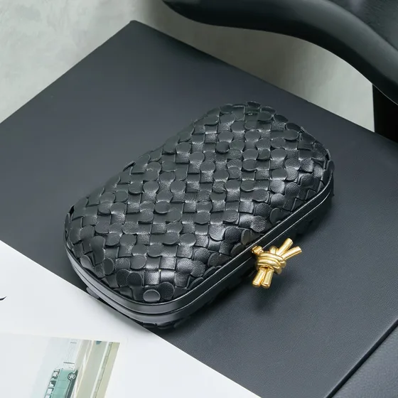 Bottega Veneta Knot Clutch Black Clutch