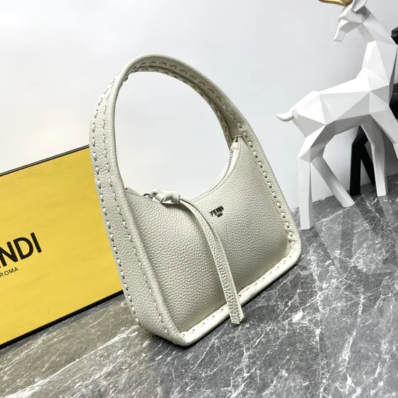 Fendi Fendessence Mini Hobo Bag Hvid Hobo