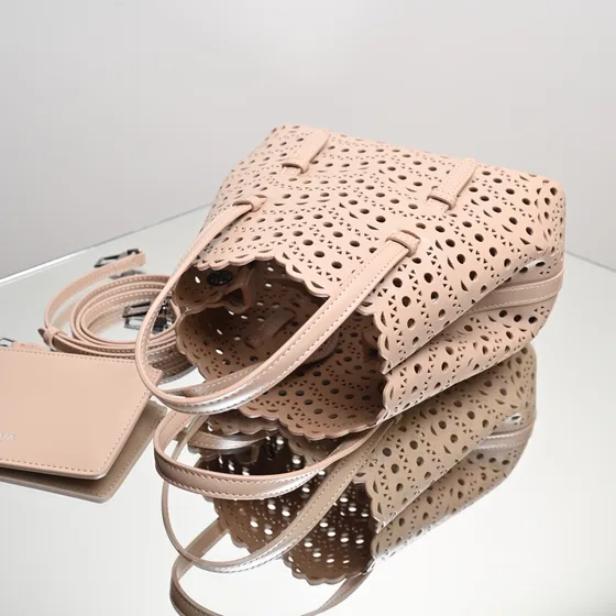 Burberry Mina 20 Vienne Wave Perforated Tote Bag بيج Tote Bag