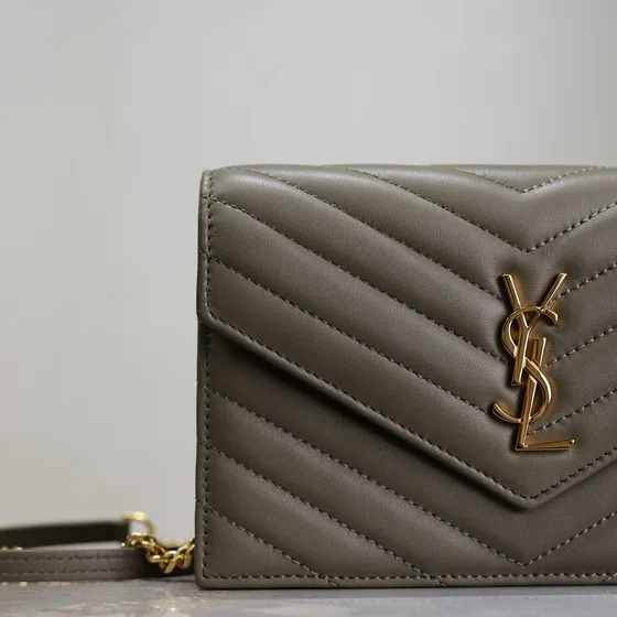 YSL Cassandre Matelassé Envelope Chain Carteira Cinza Woc
