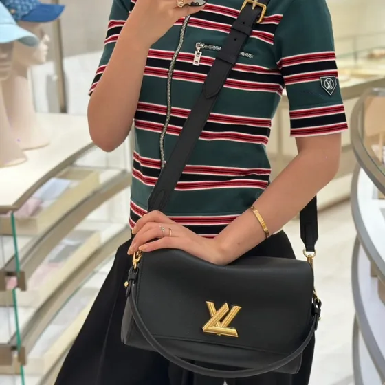 Louis Vuitton Pochette Louise Sort Skuldertaske