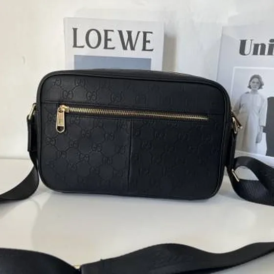 Gucci messenger Nero GG embossed pelle 27x18x7cm