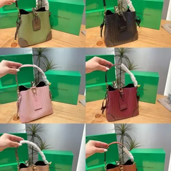 Bottega Veneta Intrecciato Vintage Bucket Bag Olive Green Shoulder Bag
