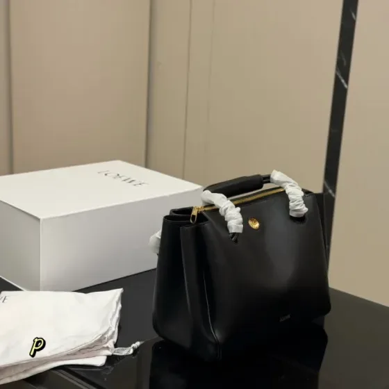 Loewe Madrid Top Handle Bag أسود Top Handle