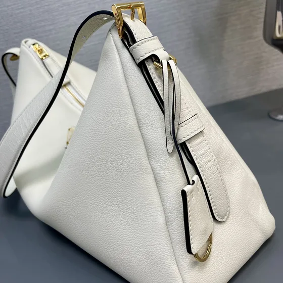 Prada Re-Edition 2005 Piel Bolso bandolera Blanco Hobo
