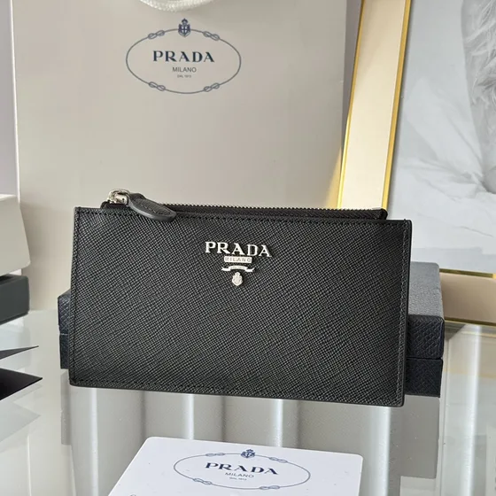 Prada Saffiano Cuir Card Holder With Zipper Noir Card Holder
