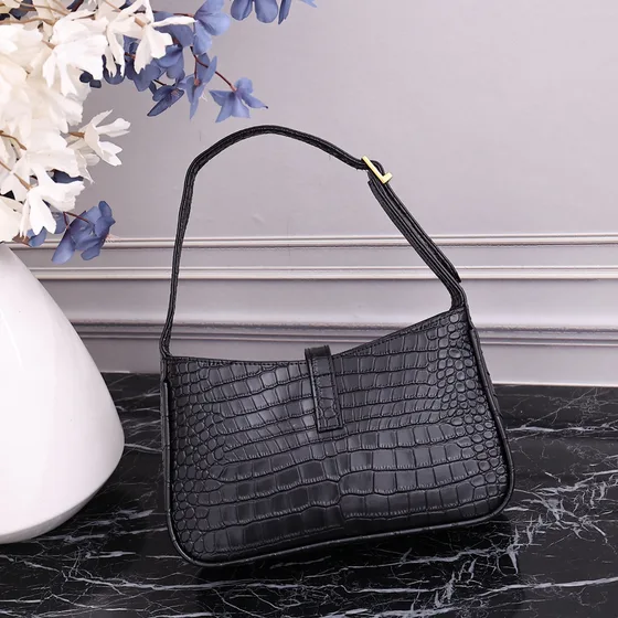 YSL Le 5 À 7 Schoudertas Zwart Schoudertas