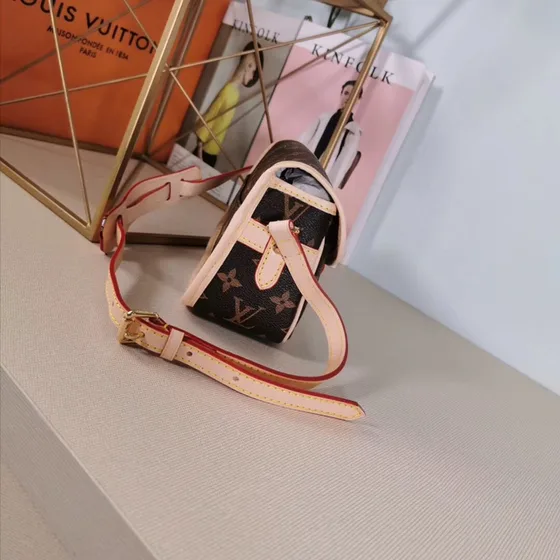 Louis Vuitton Saumur Bb Braun Monogram 15cm Crossbody-Tasche