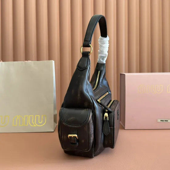 Miu Miu Nappa Da Pocket Hobo Bag Đen Hobo
