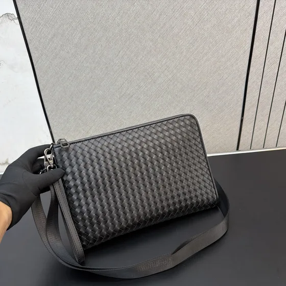 Bottega Veneta Intrecciato Document Case أسود Clutch
