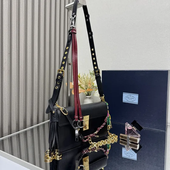 Prada Soft Sound Schultertasche Schwarz Schultertasche