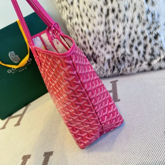 Goyard Saint Louis Pm Fuchsia Tote Bag
