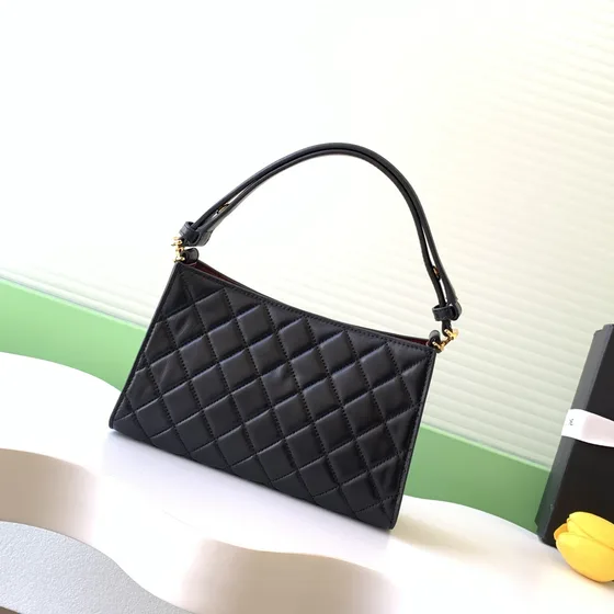 Chanel Greca Goddess Hobo Bag สีดำ Hobo
