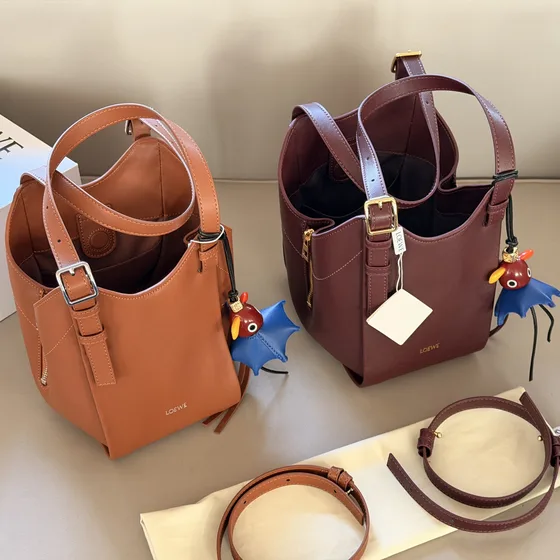Loewe Hammockflip Tan/Burgundy Shoulder Bag