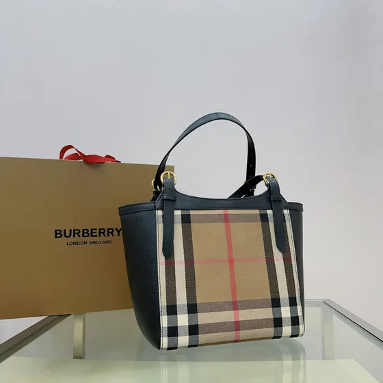 Burberry Small Canter Check Tote สีครีม/สีดำ Tote Bag