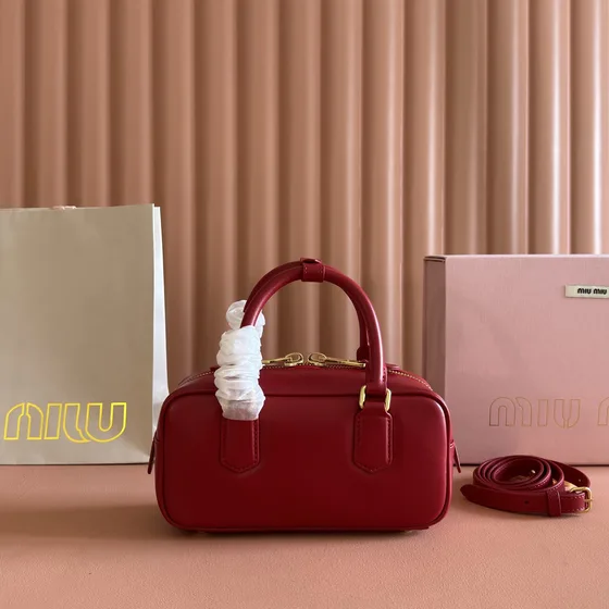 Miu Miu Leder Top-Handle Bag Rot Henkel