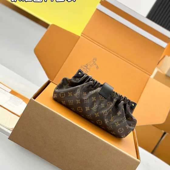 Louis Vuitton Trunk Clutch Braun Schultertasche