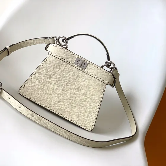 Fendi Peekaboo Iseeu Small Selleria أبيض Top Handle