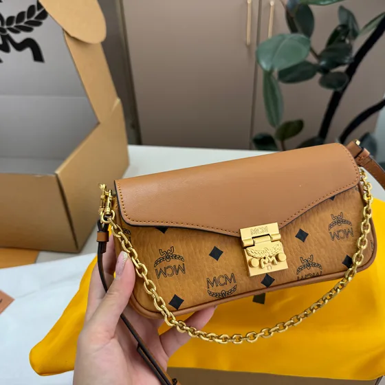 MCM Millie Crossbody Schwarz Crossbody